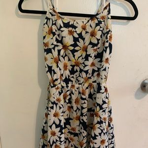 Flower print, criss cross back, cami sundress